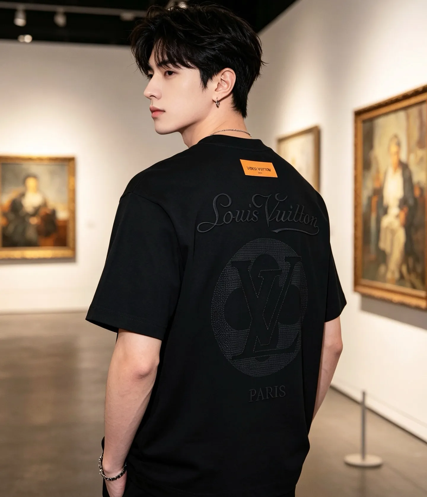 Louis Vuitton/Louis Vuitton hollow tatami embroidered round neck short sleeves on the back